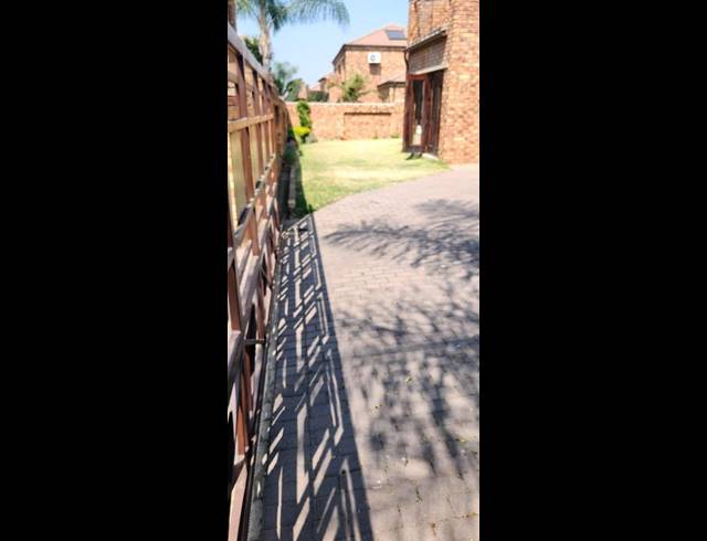 4 BEDROOM TOWNHOUSE FOR SALE IN NORTH RIDING